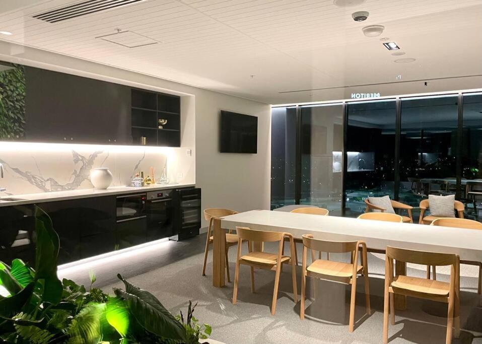 Appartamento New Impressive 180° River View 1 Bed Apt With Pool 47F Gold Coast Esterno foto
